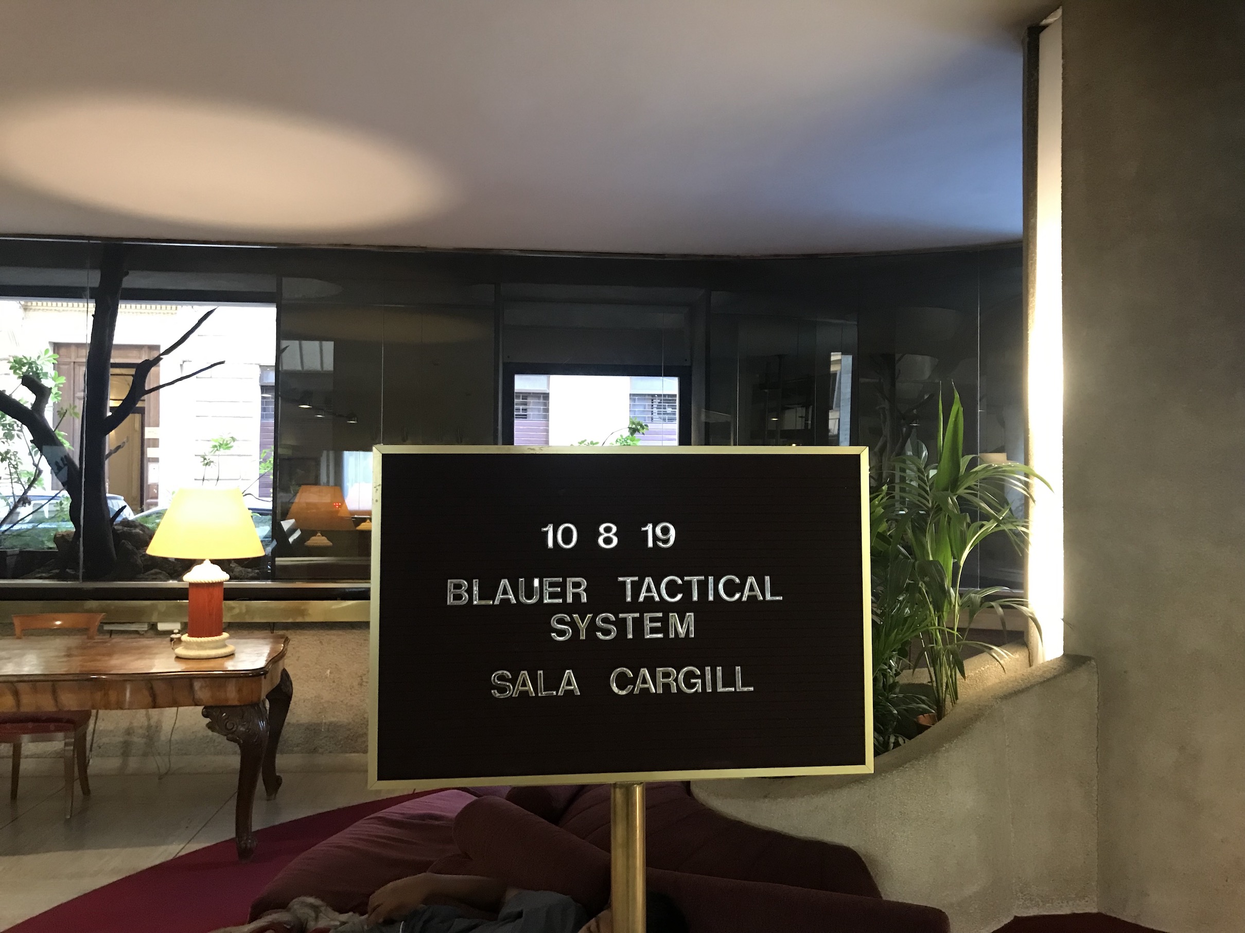 Uvítacia tabuľa v hoteli kde prebiehal seminár